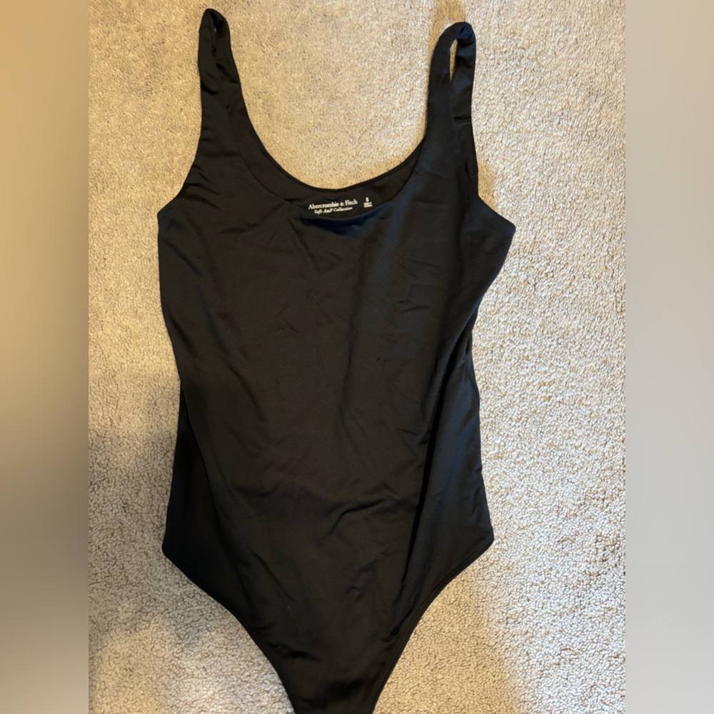 Abercrombie women’s black scoop neck bodysuit (S)